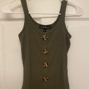 derek heart button tank